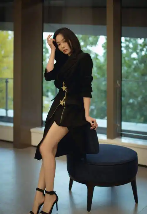 当歌手张靓颖穿上丝袜时,粉丝们都说:不仅歌唱得好,而且有气质_歌曲