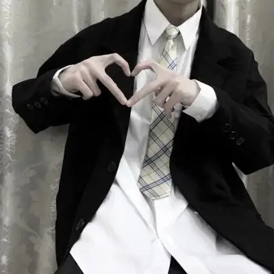 白衬衫黑领带半身男头 - 男生头像 - 潮人个性网