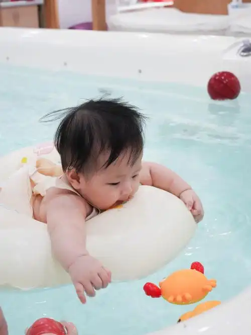 游泳的小baby