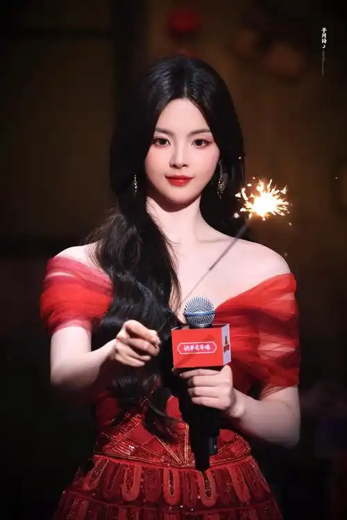 杨超越烈焰玫瑰##杨超越港风红裙