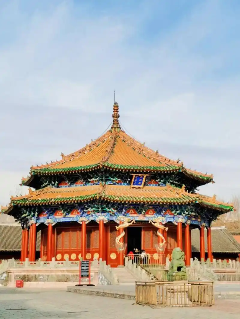 沈阳故宫是中国仅存的两大宫殿建筑群之一,又称盛京皇宫,始建于1625年