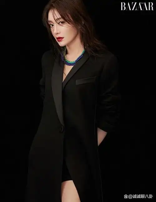 秦岚有了质的飞跃,黑西装瞬间变身女王!太迷人了