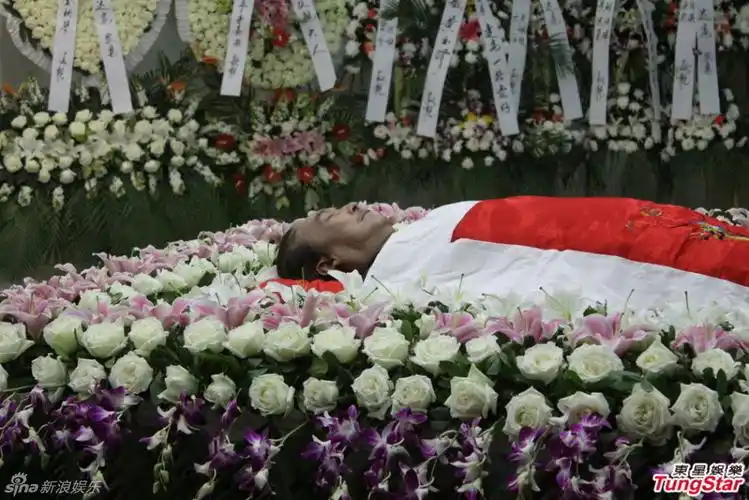 组图:"秦五爷"黄达亮追悼会 上影演员送行_高清图集_新浪网