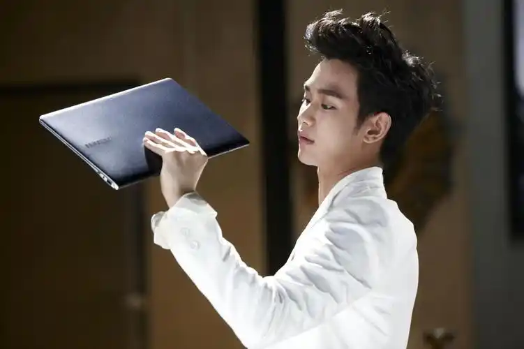 金秀贤明星壁纸_超拽叫兽金秀贤