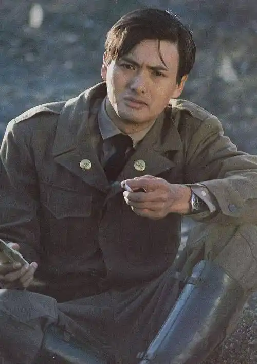 原创周润发年轻时候没钱被人打了一巴掌努力只为拿回失去的尊严