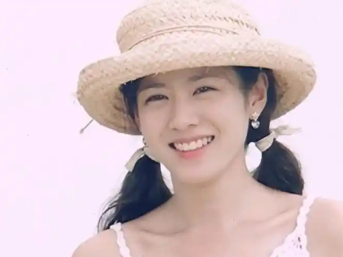 韩国女神之孙艺珍笑眼弯弯