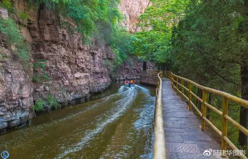 小贴士:地址:河南省安阳市林州市红旗渠风景区门票:100元交通:市内