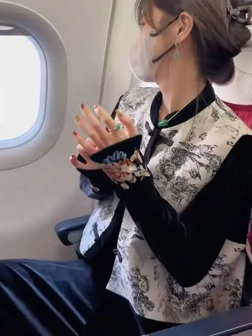 杨紫中式盘发长裙好贵气一身穿搭全种草谁穿谁回头率爆棚