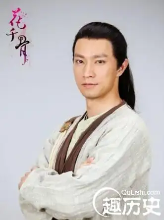 但却无意于权位,反而去寻仙学道,在长留山结识花千骨,并赠予她神器