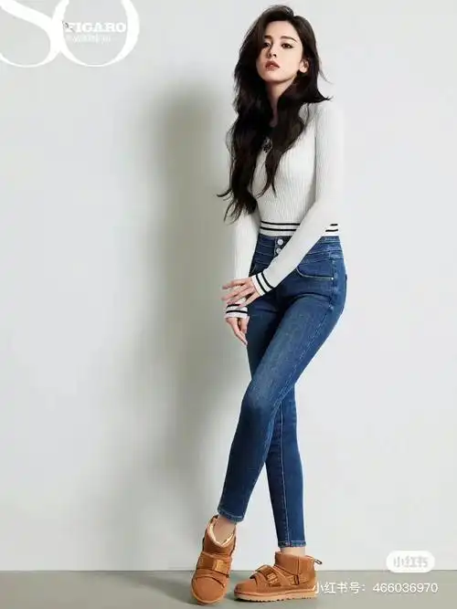 明星之选古力娜扎身穿爱丽丝梦游仙境系列