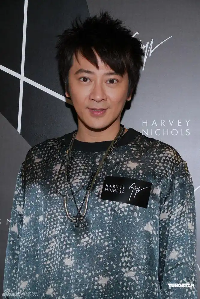 1973年1月3日生于中国香港,祖籍广东潮州,中国香港流行乐男歌手,演员