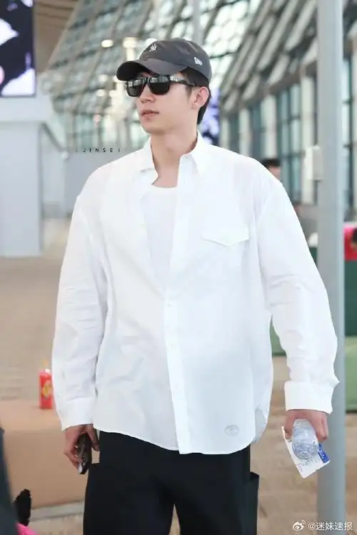 黄景瑜白衬衫##黄景瑜机场白衬衫