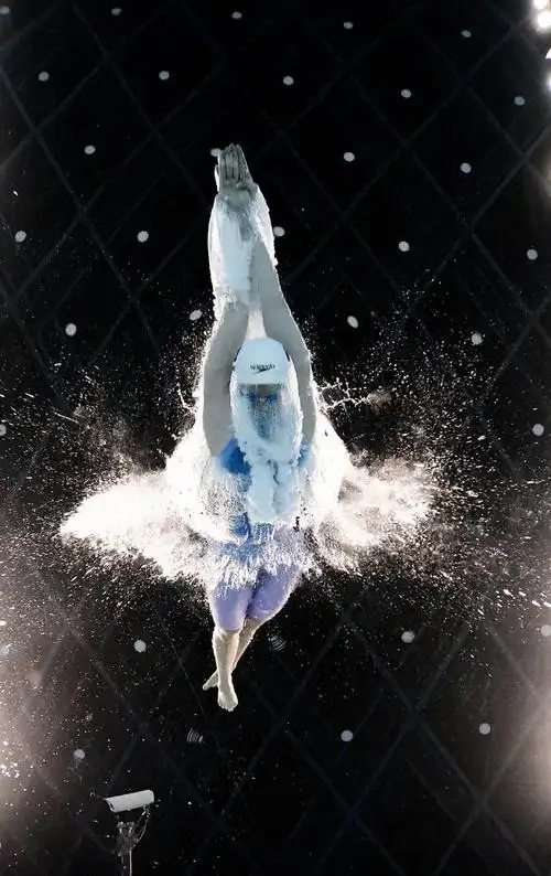 水中视角看游泳