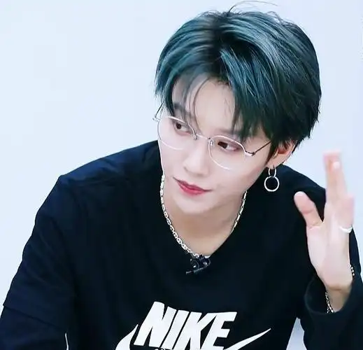 刘雨昕太可了戴眼镜的昕昕子你get了吗