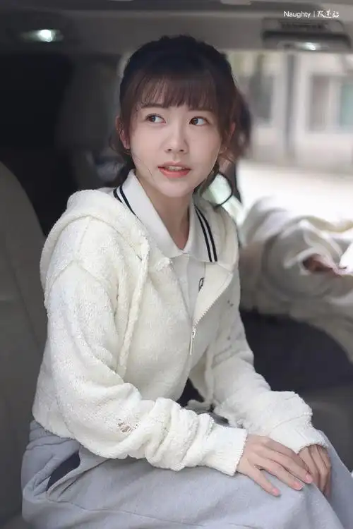 金夏#剧组丨20230420 剧组上班高马尾夏姐继续出工啦@赖美云