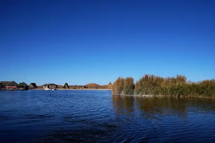 「像天一样浩渺无际」腾格里沙漠中的天然湖泊 - 月亮湖