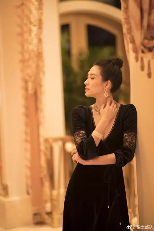 章子怡晒照,比起拿电影最佳女主角,和大女儿醒宝在一起才最幸福