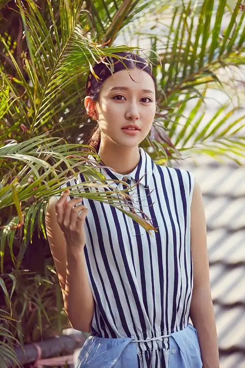 鬼马精灵张鑫曝最新写真