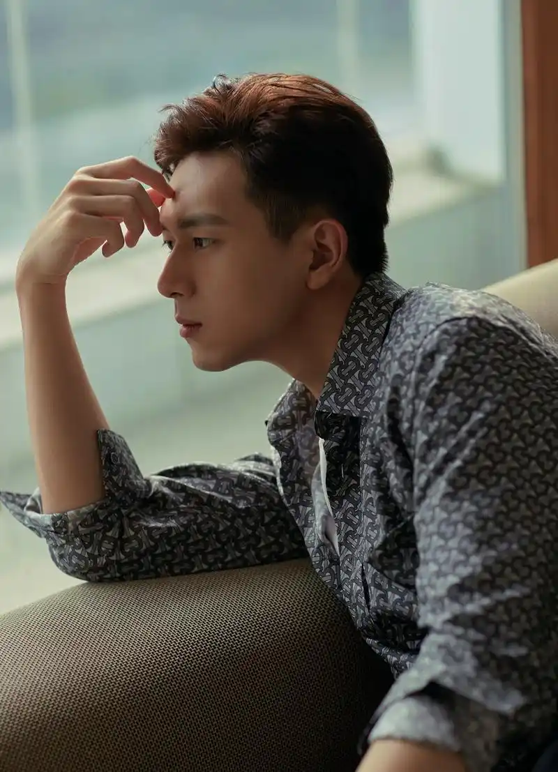 叮周末福利来袭李现九宫格的帅气请查收