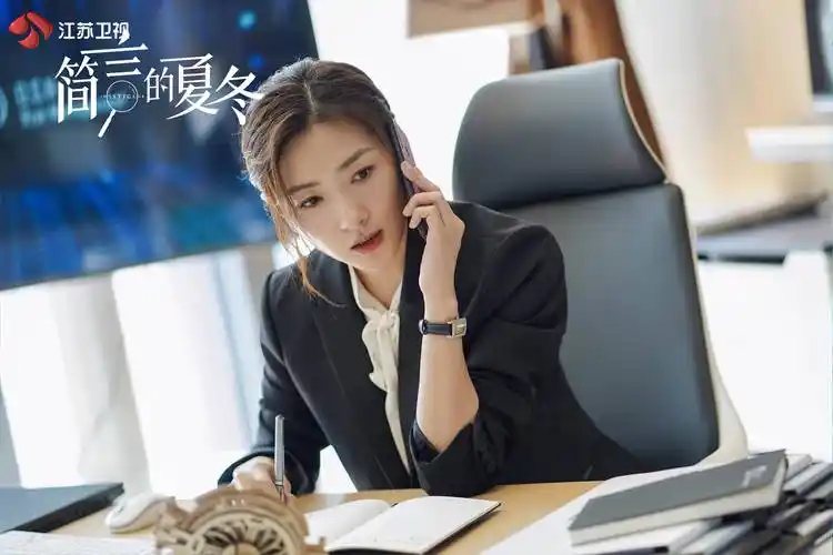 独家对话|万茜:和朱亚文搭戏很爽,对待夏冬就要"直球"_角色_职场_爱情