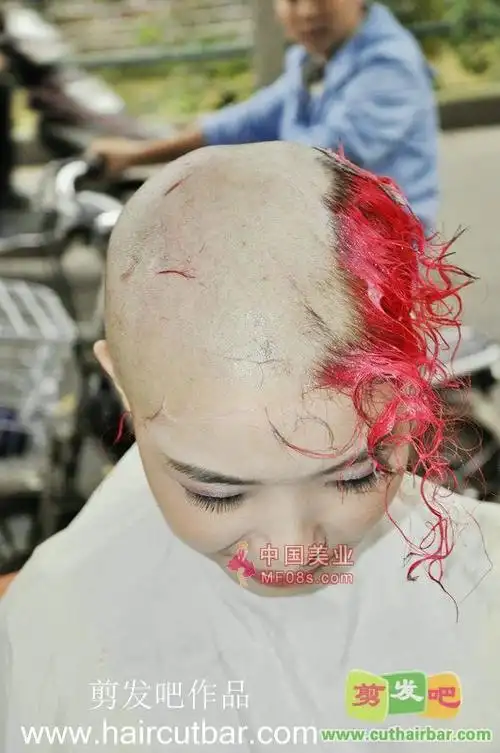 去路边理发摊剃光头剪发吧12020