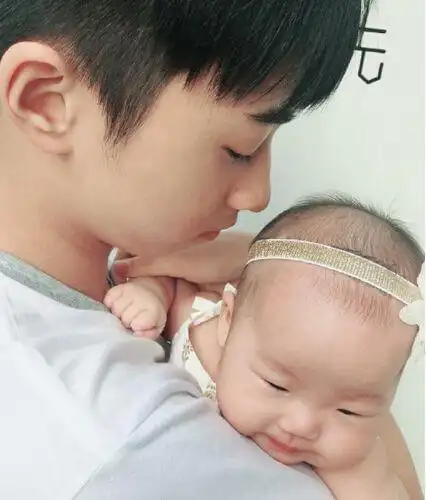 明星的单亲孩子哈林儿子劝伊能静再婚