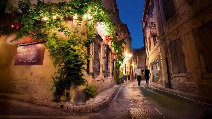 浪漫街景散步桌面壁纸