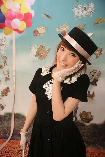 资料:2013smg主持新秀候选人-司雯嘉