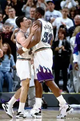 那些年把挡拆战术发挥的淋漓尽致的犹他双煞马龙和斯托克顿