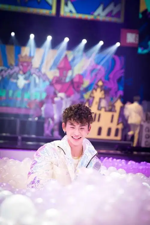 [nine percent][新闻]180921 《中国音乐公告牌》小鬼上演梦幻世界 携