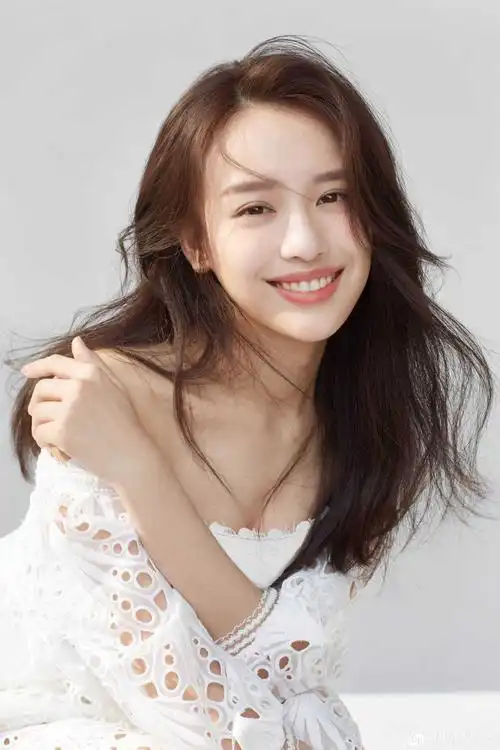 罗秋韵早春写真曝光率性笑容展现真实自我