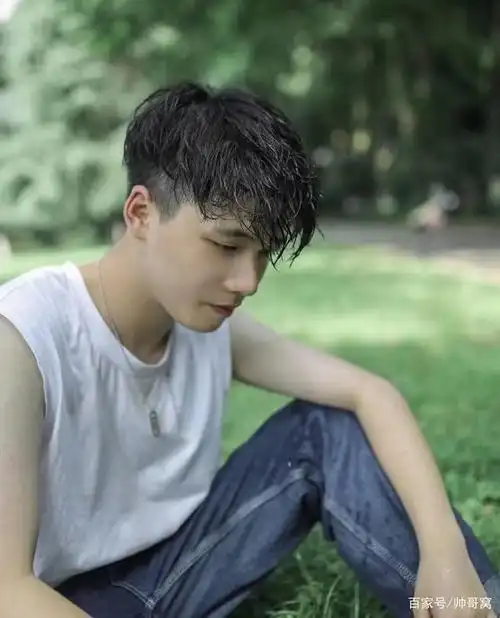组图:26岁的青春美少年,白净帅气的长相,合适做你的男友吗!