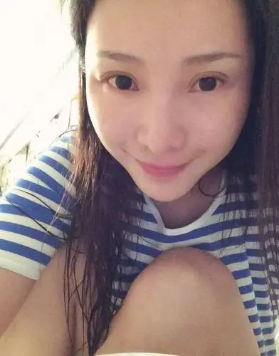 40岁柳岩近期素颜照流出,网友:这才是40岁真实状态!