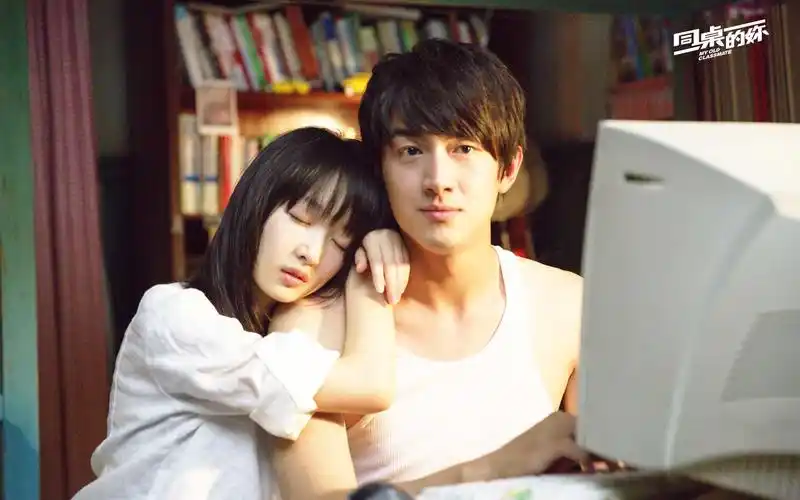 同桌的你,校园,电影,周冬雨,林更新,倚,靠,睡觉,国产,剧照同桌的你