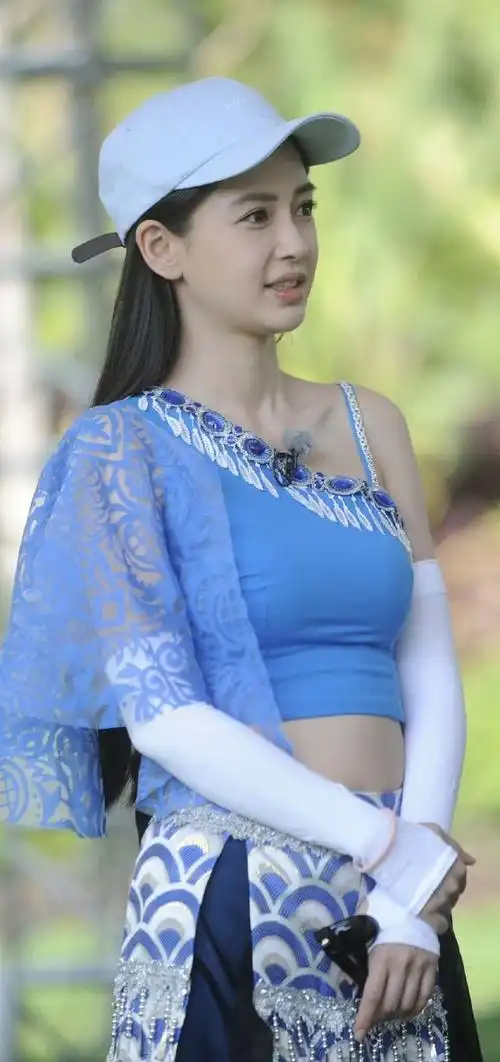 跑男当家花旦杨颖美腿大赏倒数第三张那表情太销魂了