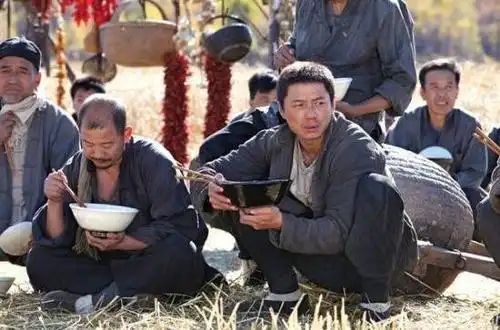 丨电视剧白鹿原剧照"关中蹲景"