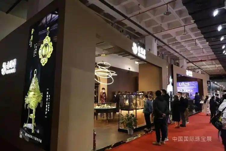 品牌汇聚珠宝展现场天工玉石雕刻作品展展区,gac独立首饰设计师联展