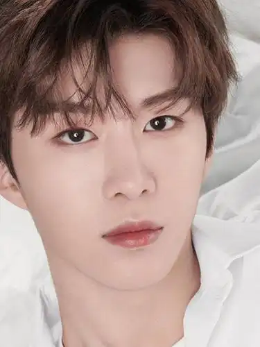 我要为范丞丞的眼睛开一帖!他就是长在我审美上的颜!