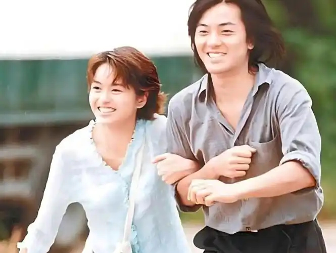 梁咏琪在澳门开唱,外籍老公上台为其庆生,9岁混血女儿像印度人