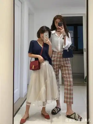 150小萝莉和170大长腿闺蜜出游心机穿搭,要美就美成一道光!