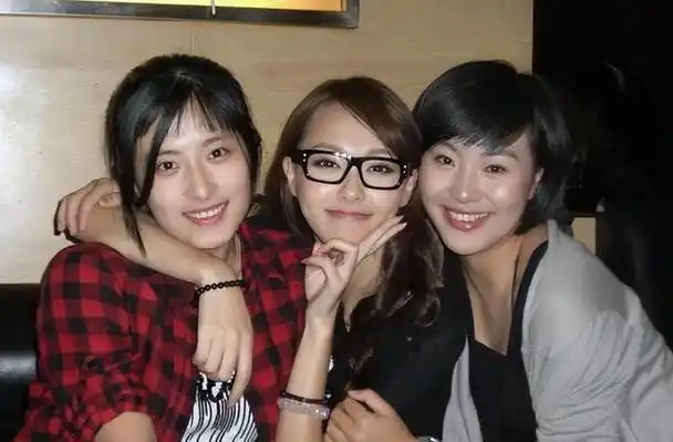 她是唐嫣同班同学,出道20年零绯闻,父亲是她不结婚的底气