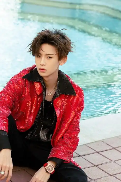 小鬼王琳凯跨年气氛制造机和张靓颖神仙组合超燃舞台来咯