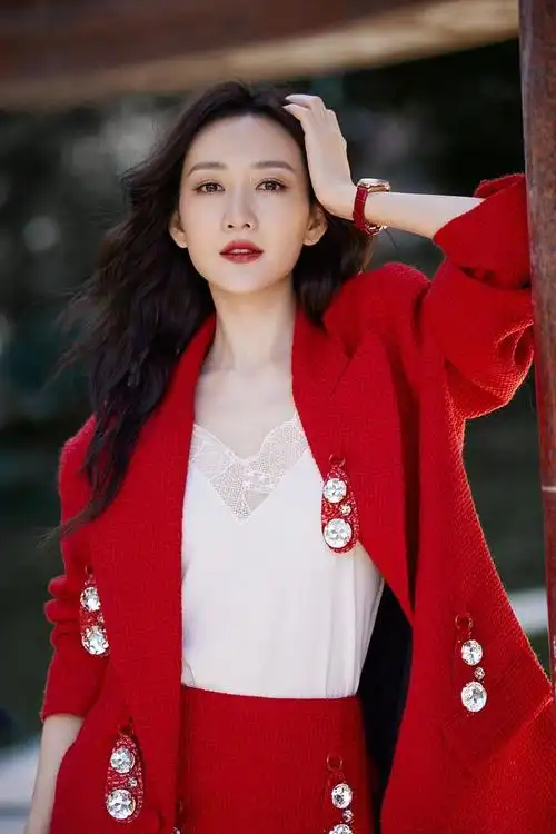 38岁王鸥晒健身照身材紧致匀称还有大长腿散发着迷人魅力