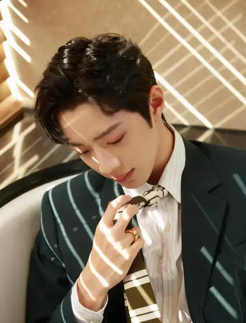 小鲜肉赖冠霖帅气写真