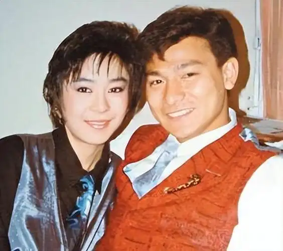 刘德华的老婆图片头像,刘德华朱丽倩的合照照片 - 歌词译