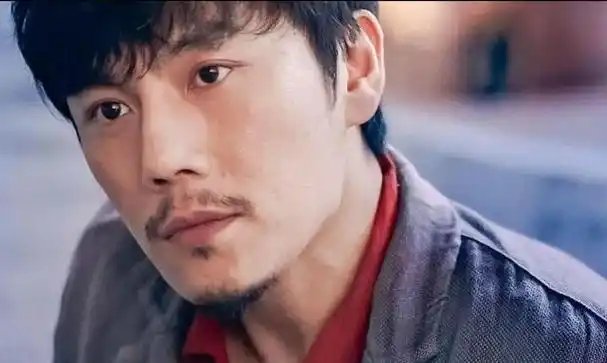 事实表明44岁的秦昊或许在成为非著名演员的路上越走越远