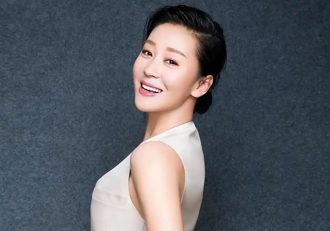 演员苗圃:曾与罗晋谈姐弟恋,分手后嫁圈外富豪,生下一对龙凤胎