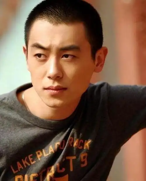 才过了4年那个嘲讽郭麒麟的朱亚文就因为骄狂付出了代价