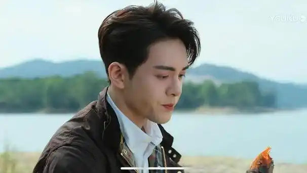 全程瞪眼,面无表情?26岁曾舜晞出手,带来教科书式"霸道总裁"