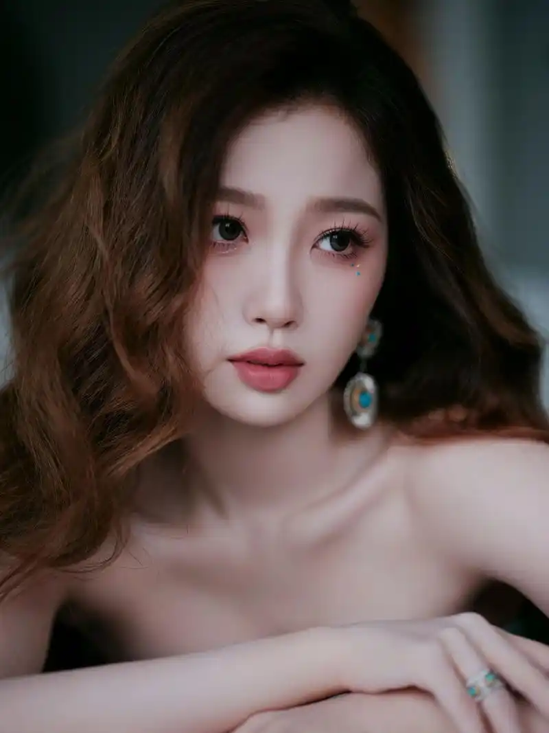 虞书欣穿亮片抹胸裙秀身材 眼神清冷惹人怜- 美文悦读,生活常识,唯美